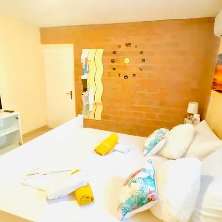 Apartman Colorful And Happy - With Parking