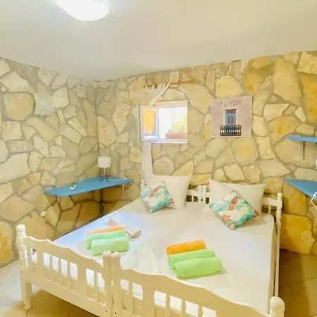 Colorful And Happy - With Parking Apartment