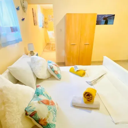 Apartment Colorful And Happy - With Parking Sukosan