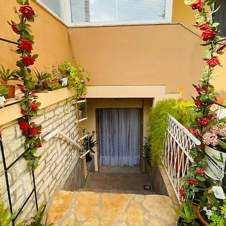 Colorful And Happy - With Parking Apartment Sukosan
