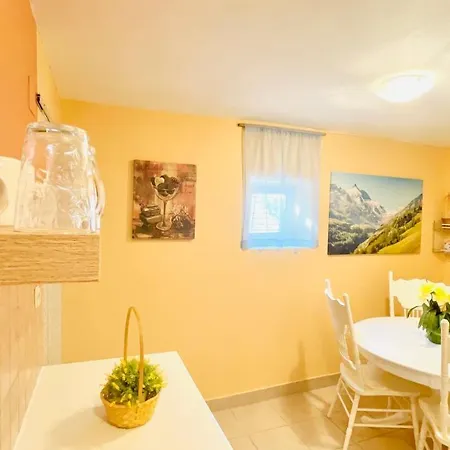 Apartment Colorful And Happy - With Parking